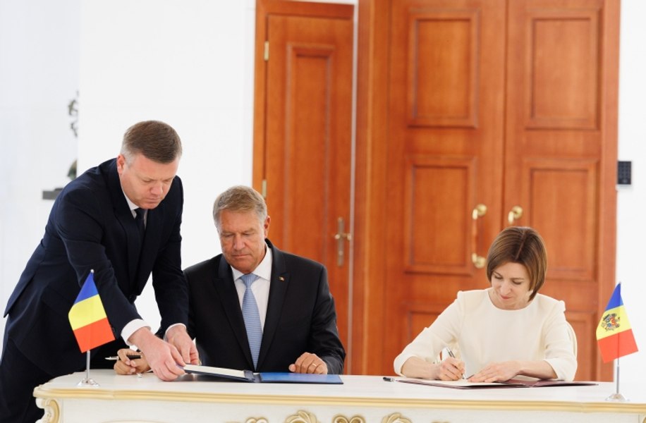 Semnal de alarmă tras de Klaus Iohannis de la Chișinău: Rusia intensifică războiul hibrid împotriva Rep. Moldova