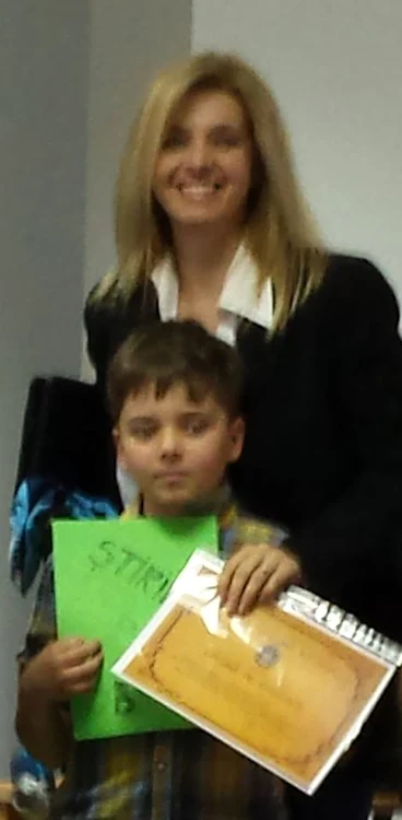 La serbarea de sfârşit de an, Bianca a primit o diplomă de excelenţă, fiul ei cărţi şi un album