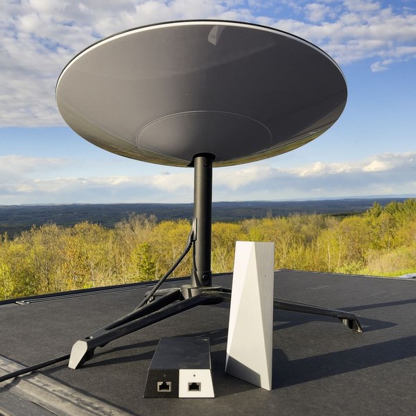 Pentagonul îi plătește lui Elon Musk serviciile de internet prin satelit pentru Ucraina