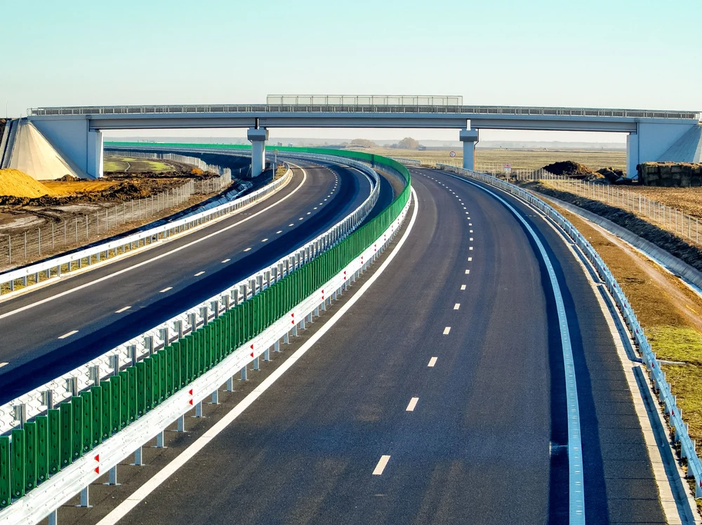 Accidente în lanț pe drumul expres Pitești-Craiova. O autospecială de stingere s-a răsturnat pe carosabil