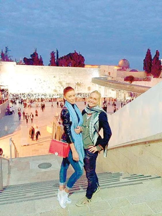 
    Vica i-a făcut un cadou inedit Biancăi  de ziua ei: un sejur în Ţara Sfântă (Foto: Arhivă personală)  