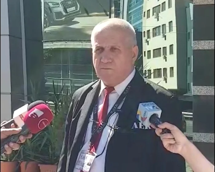 Dumitru Olteanu a povestit la ieșirea din secția de Poliție cum a găsit plicul plin cu bani  