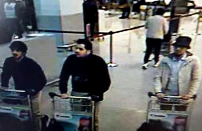 
    Aceştia sunt cei 3 bărbaţi suspecţi care se presupune că au avut legătură cu atentatele de la Bruxelles foto: captură Digi 24  