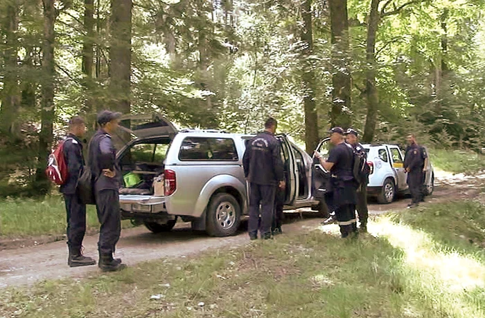 O armată de oameni caută de cinci zile lo cul unde s-ar fi prăbușit planorul condus de Mircea Crăciun