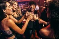 Femei club FOTO Shutterstock jpg