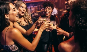 Femei club FOTO Shutterstock jpg