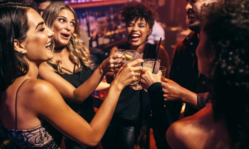Femei club FOTO Shutterstock jpg