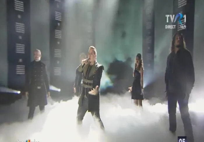 Ovidiu Anton a ridicat nu doar juriul în picioare, ci și publicul, după ce a cântat în Finala Eurovision Romania 2016