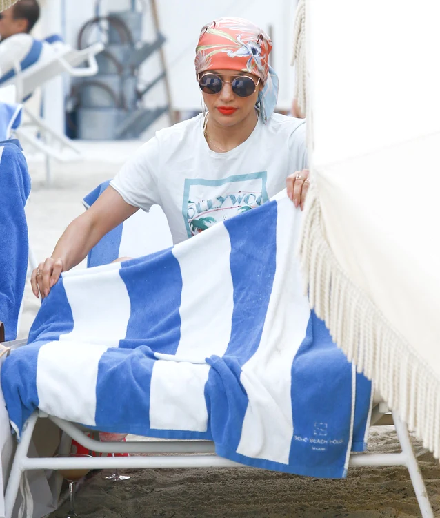 Shy Jennifer Lopez Tries To Hide At The Beach In Miami jpeg