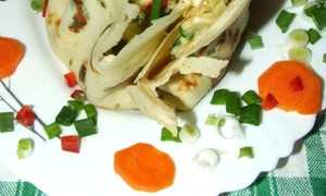 salata orientala in cosulete cu ceapa verde jpeg