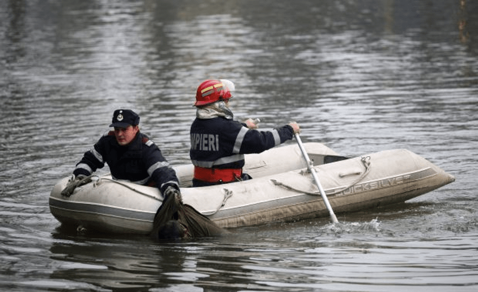 Persoană decedată scoasă de pompierii din Bacău din lacul Palanca. S-a deschis dosar penal pentru ucidere din culpă