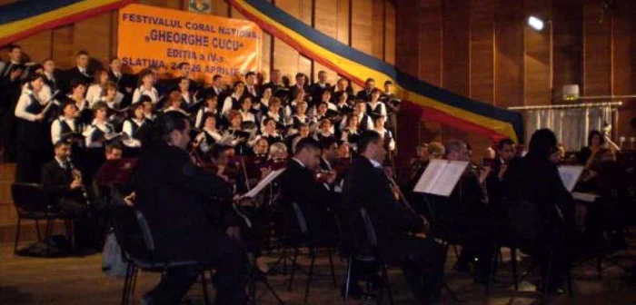 Slătinenii sunt invitaţi la concertul Corului Millennium