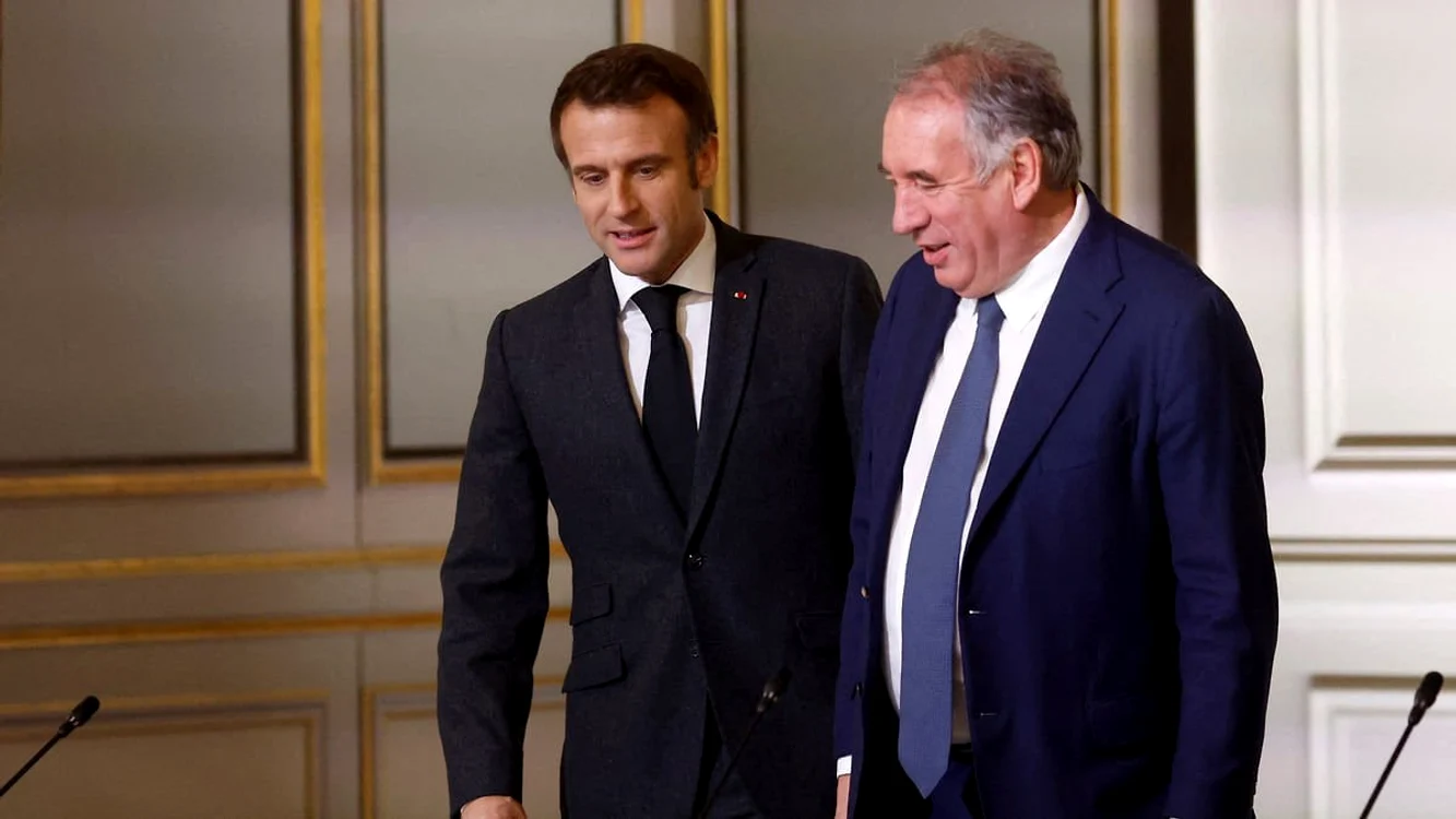 Președintele Emmanuel Macron și premierul demis,  François Bayrou/FOTO:X