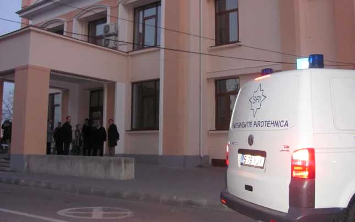 Ameninţarea a fost făcută de un bărbat, prin telefon