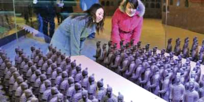 Vizitatorii pot gusta din cei 560 de „războinici din teracotă“ reproduşi în ciocolată