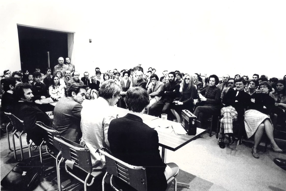 Radu R. Florescu speaking at a Conference at Boston College (© Florescu family archive)