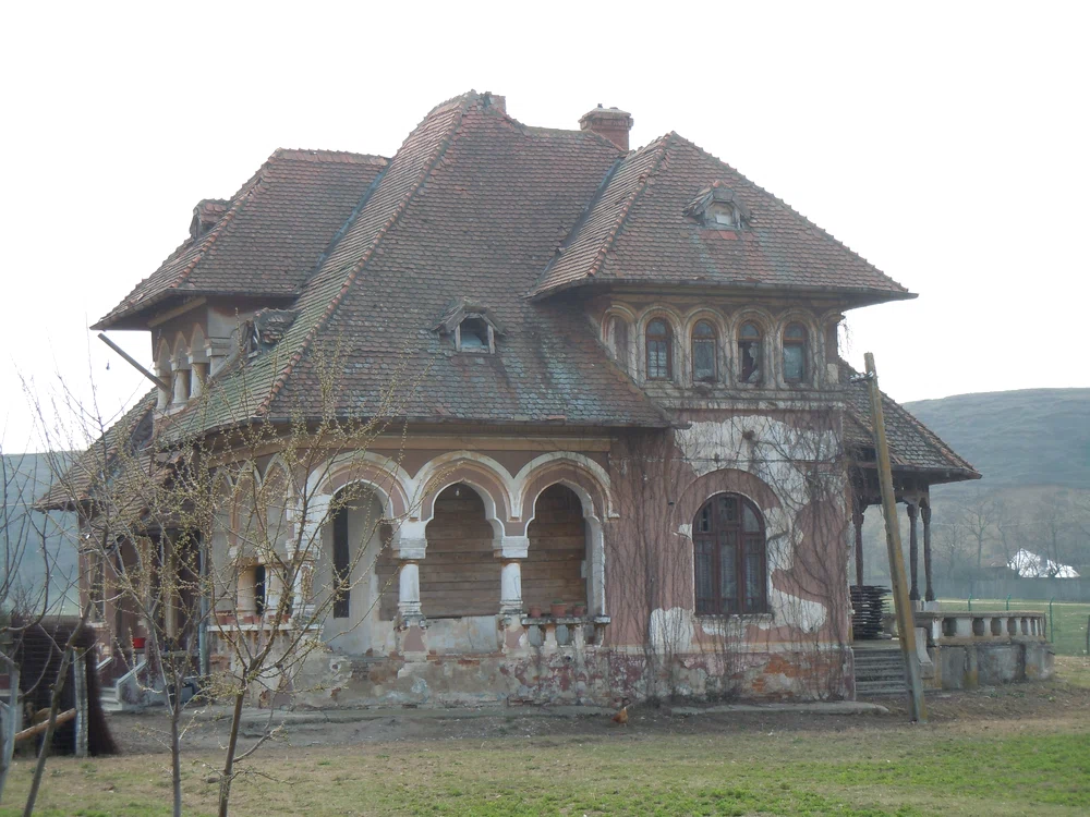 Bordeie şi conace de o sută de ani jpeg