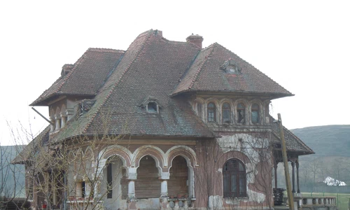 Bordeie şi conace de o sută de ani jpeg