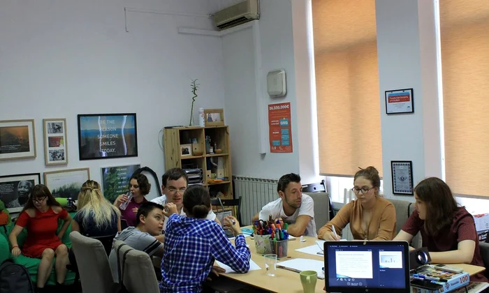Cursul de Jurnalism Online și Fotografie se mută pe ZOOM jpeg