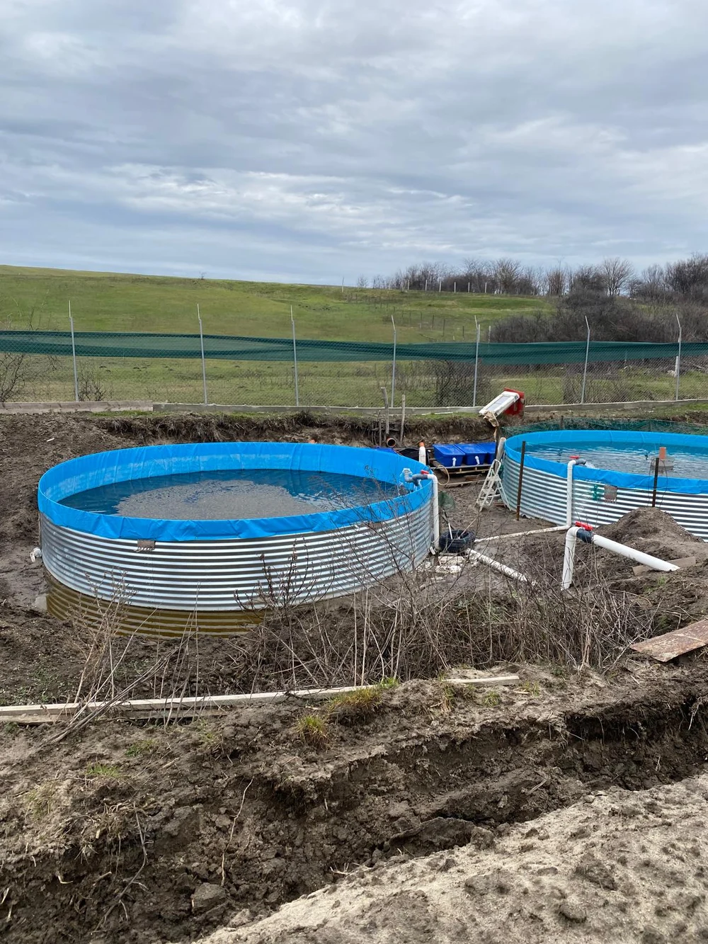 Un preot a schimbat cursul unui râu pentru a-și construi ilegal păstrăvărie: „N-am știut că am nevoie de aviz pentru doi pești”