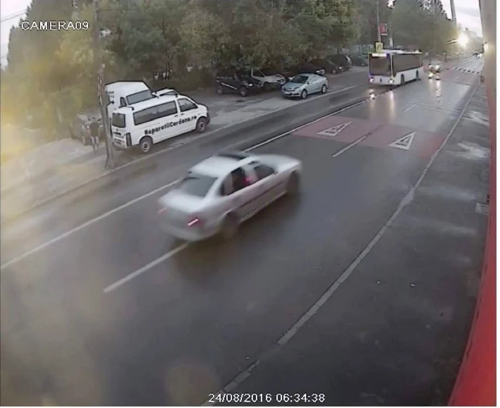 Şoferul implicat în accident conduce un Opel Vectra FOTO Marian Godină