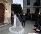 Chrysi Vardinogianni e condusă de tatăl ei în biserică