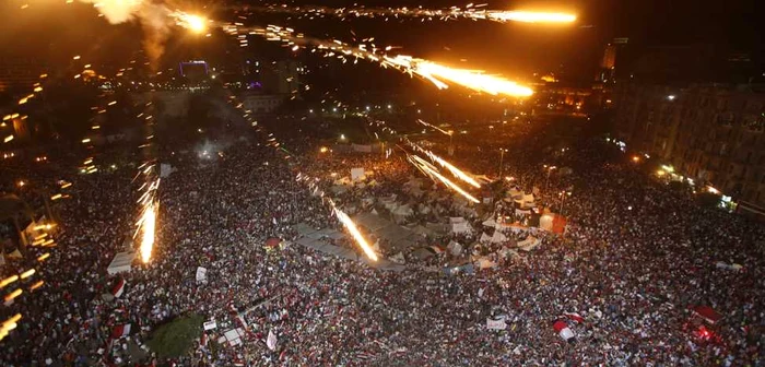 În seara aceasta expiră ultimatul dat de protestatari preşedintelui Morsi pentru a-şi da demisia. Ei ameninţă cu „nesupunerea civiă totală” în caz contrar. FOTO: Reuters