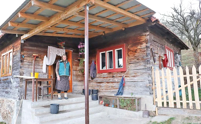 
    Sătenii au lumină în case doar de 6 ani  