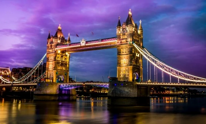 FOTO Tower Bridge împlinește 120 de ani jpeg