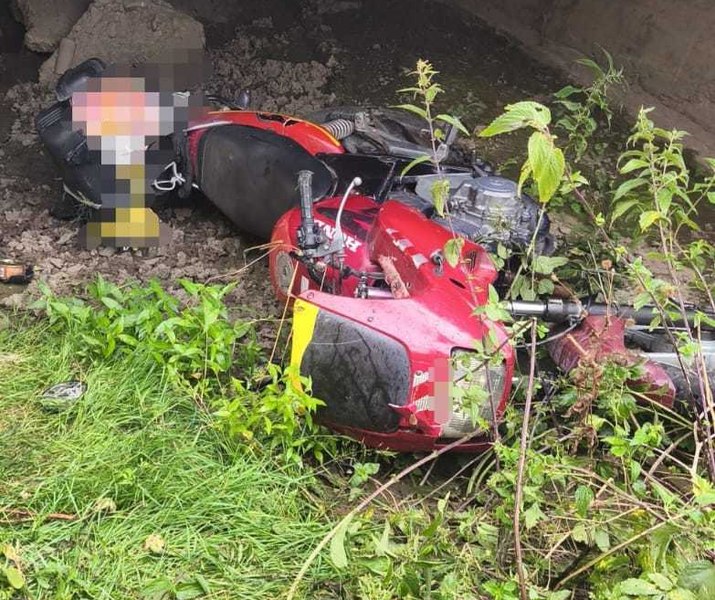 Tragedie în Neamț: bărbat găsit mort sub un pod, cu scuterul peste el