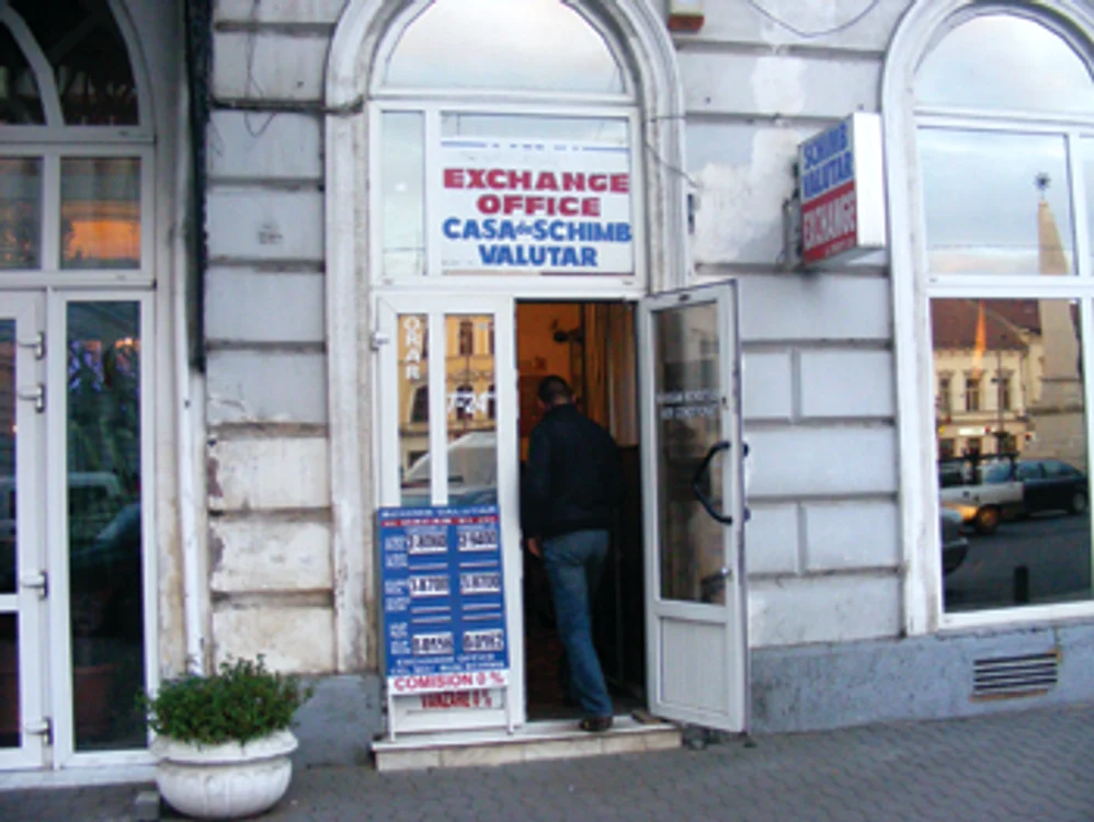 Arad: Ultimatum pentru casele de schimb (SONDAJ)