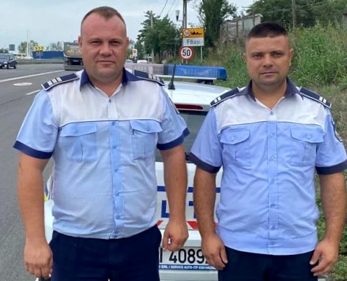 Gest neașteptat făcut de doi polițști. Foto: Instagram/MAI