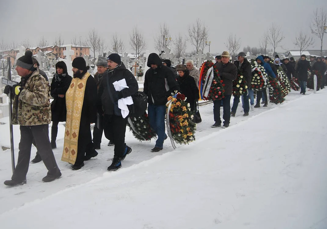Cortegiul funerar care l-a condus pe regretatul George Alexandru pe utlimul drum se întindea pe zeci de metri