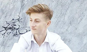 Alexandru a suferit arsuri  de gradul 2 şi 3  pe jumătate din  corp  A trecut  prin cinci operaţii,  dar are nevoie  de bani pentru  recuperare   jpeg