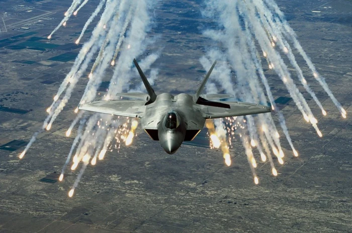 Avion F-22 FOTO commons.wikimedia.org