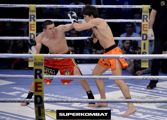 Sub denumirea de Superkombat Expo, practicanţii, dar şi fanii sporturilor de contact, pot vizita în ziua galei, în intervalul 10:00-20:00, Pavilioanele C4 şi C5 din cadrul Romexpo