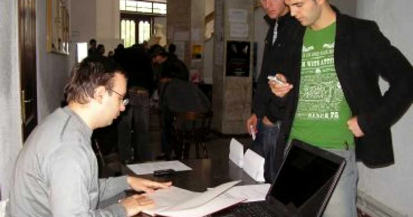Târgu-Jiu:  Sute de studenţi şi absolvenţi şi-au căutat un loc de muncă