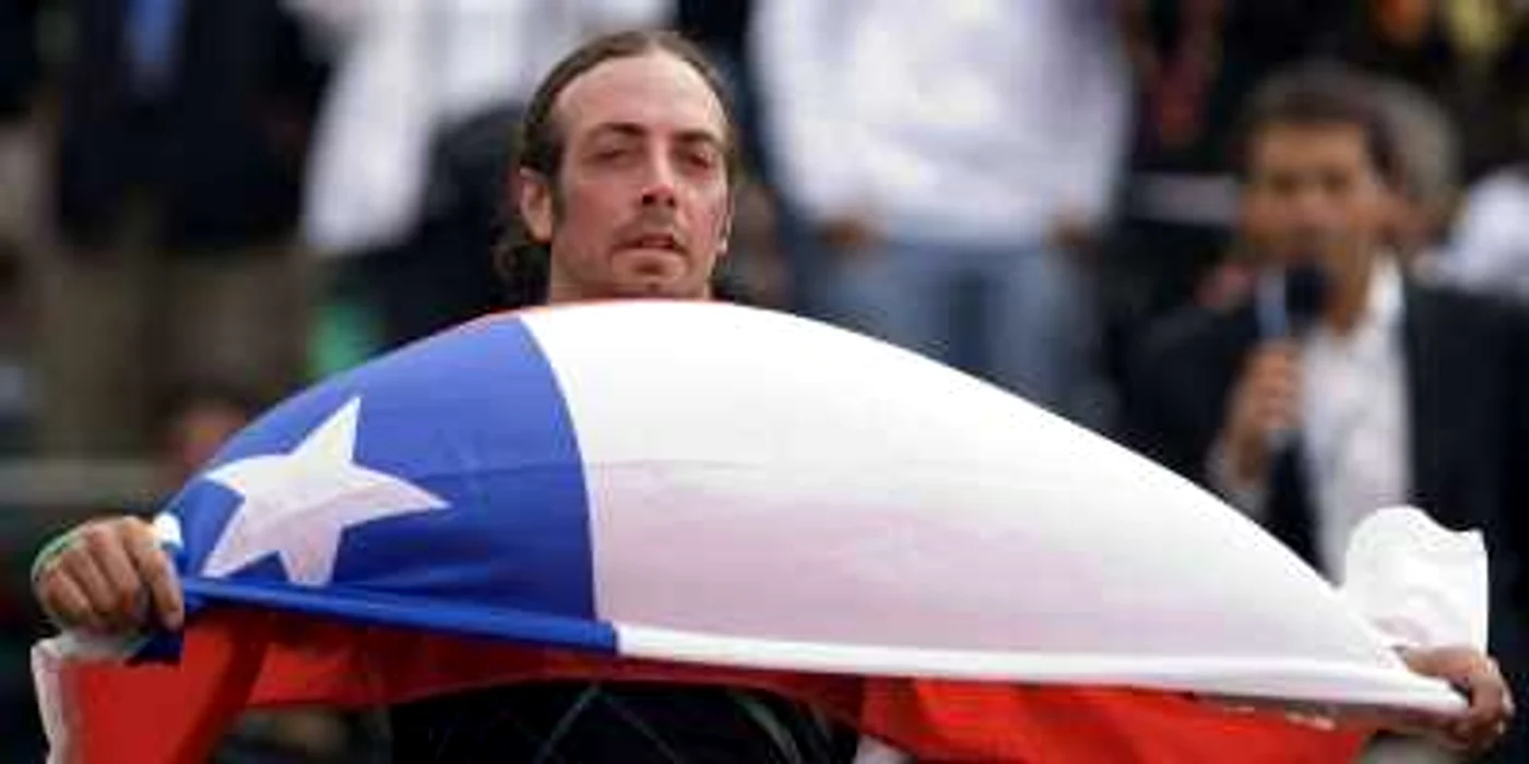 Nicolas Massu flutură mândru steagul statului Chile