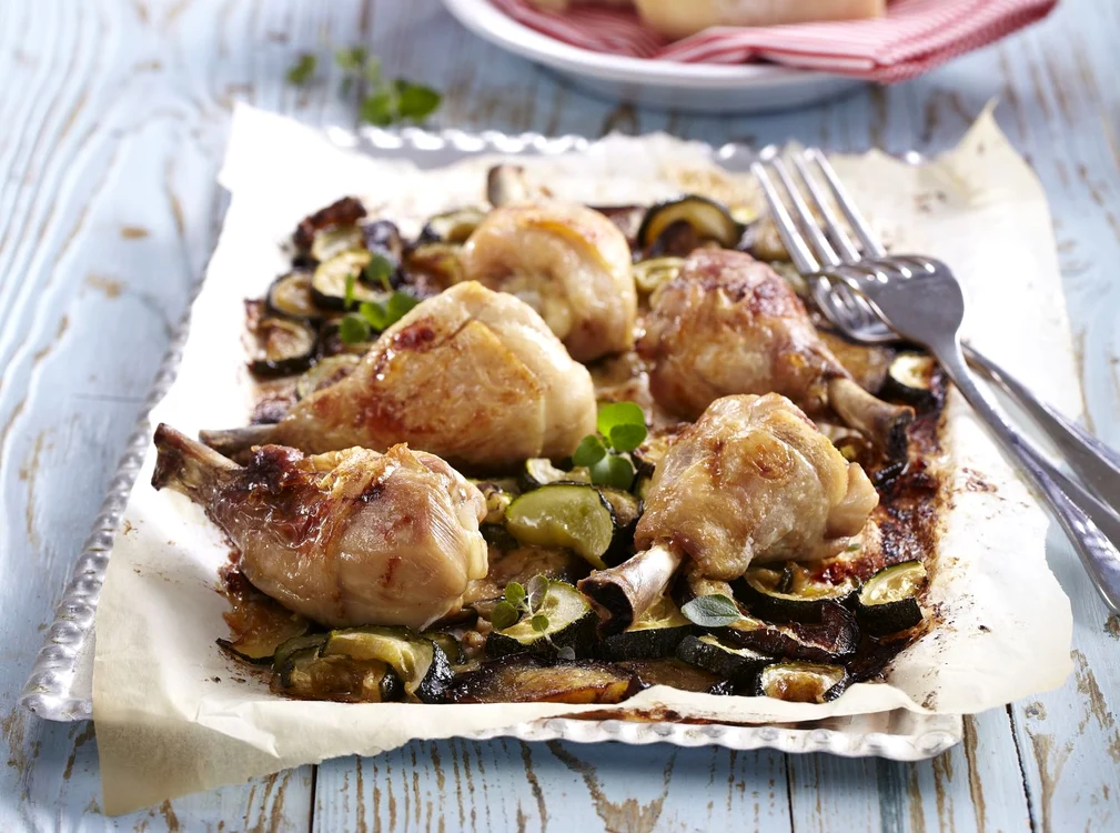 Chicken drumsticks with zucchini and aubergine jpeg