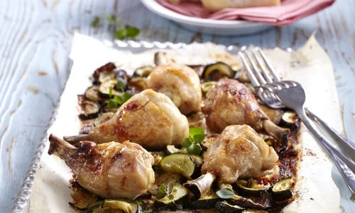 Chicken drumsticks with zucchini and aubergine jpeg