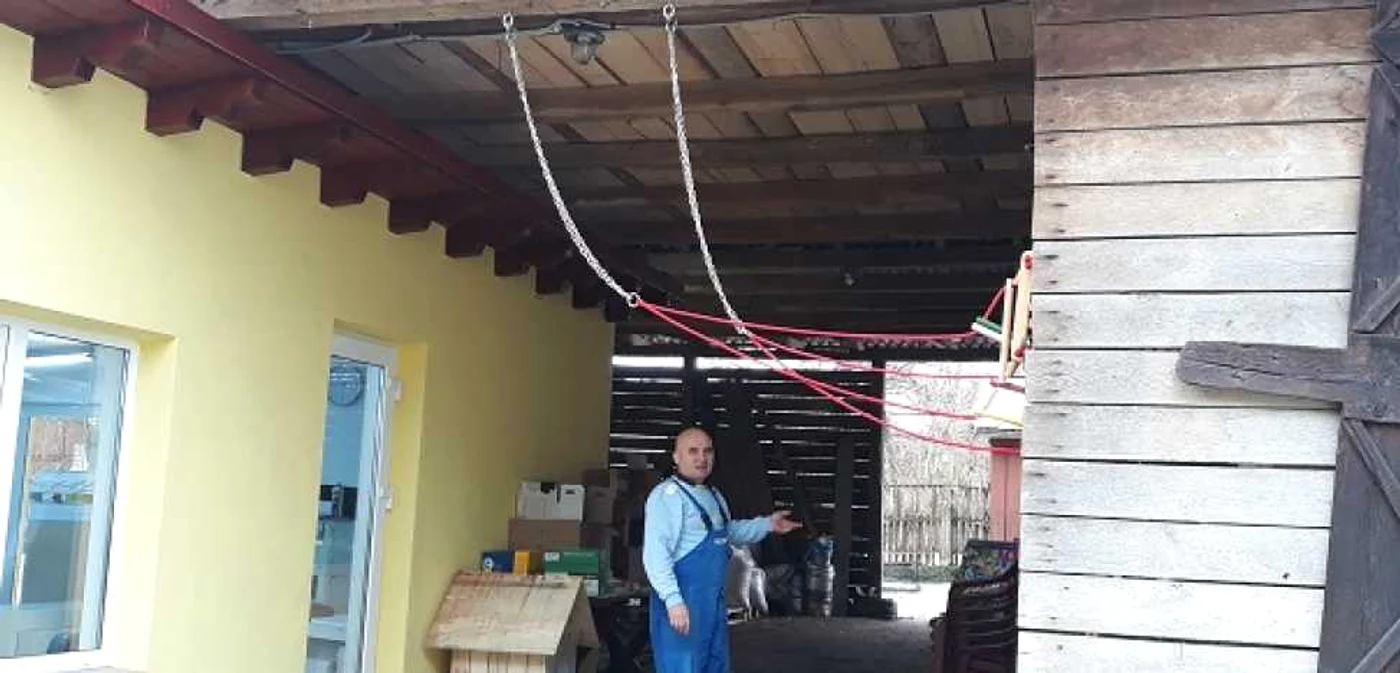 Maramureşeanul şi-a păstrat vechile construcţii