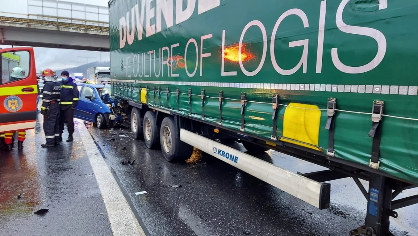 Accident rutier pe A 1 - centura Sibiului - coliziune între două TIR-uri şi un autoturism Foto Adevărul - credit DRDP Braşov
