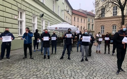 Protest pentru redeschiderea sălilor de sport