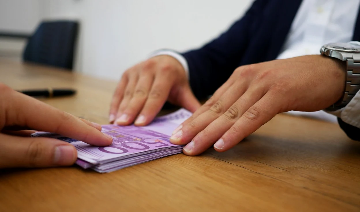 Băncile vor amâna plata ratelor la credite pe baza declarației pe proprie răspundere