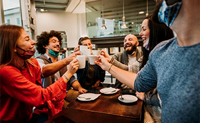 În noaptea de Revelion, se vor putea organiza petreceri în aer liber, fără limită de participanțiFoto: Inquam Photos