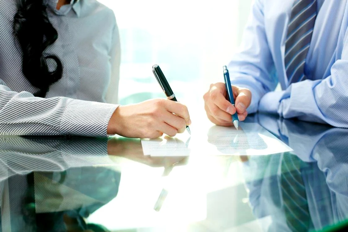 
    Horoscop zilnic 13 octombrie: Racii semnează un nou "contract" financiar  