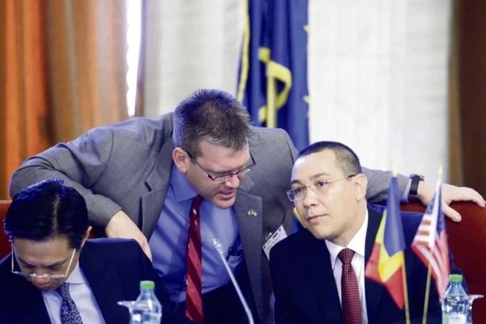 Înaintea şedinţei de guvern de miercuri, însărcinatul cu afaceri al SUA, Dean Thompson, a venit la Palatul Victoria, pentru o discuţie cu premierul Victor Ponta FOTO România Liberă