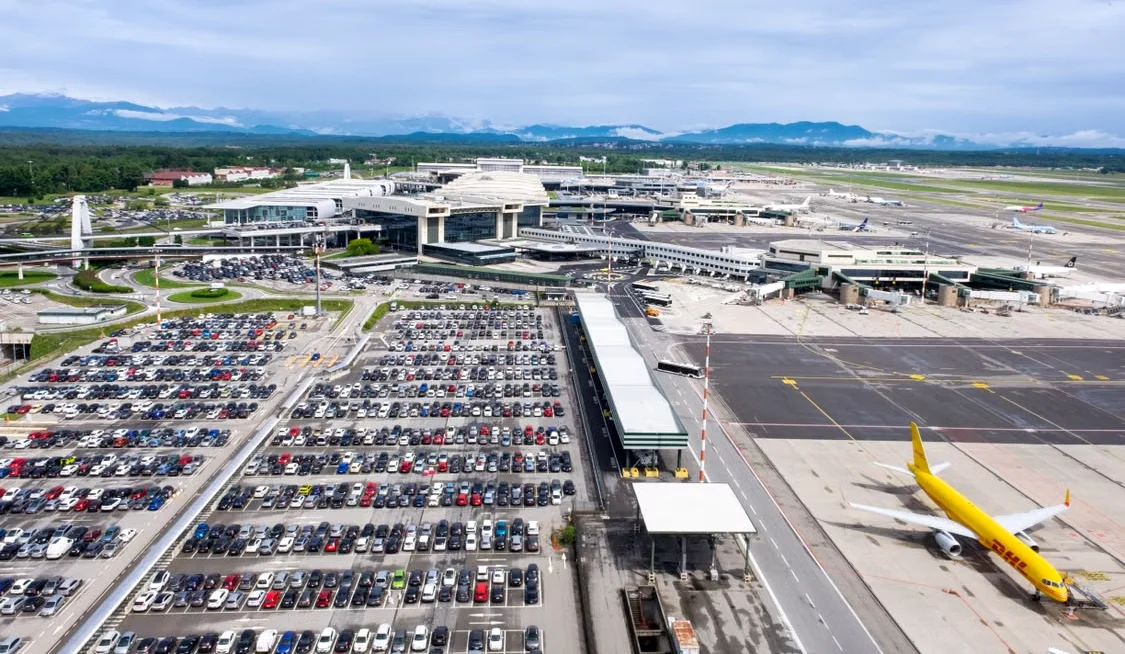 Un Honda Civic abandonat într-un aeroport din Brazilia de 6 ani / sursa foto: pexels