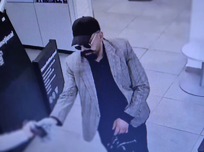 Procurorii cer închisoare pentru bărbatul care a încercat să jefuiască o agenție BCR cu un pistol din plastic