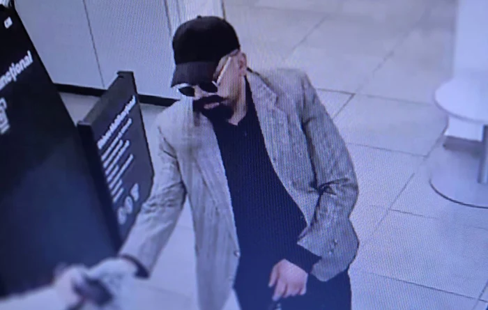 Jaf cu recuzită din Jumbo/FOTO: captură video cameră de supraveghere